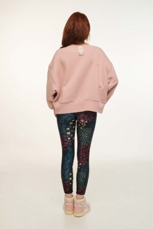 4258083010-3-1050x1574