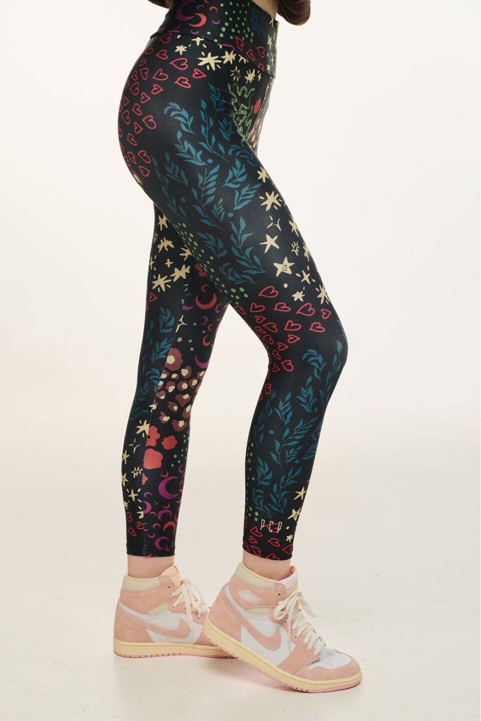 Woman Printed High-Waisted Leggings - Garden Of Sin Black