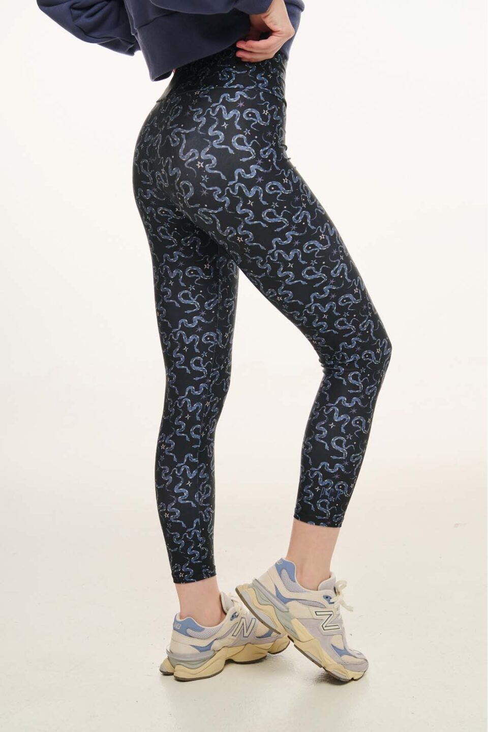Woman Printed High-Waisted Leggings - Snakes Black