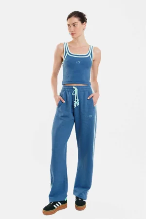 4562076010-1050x1574