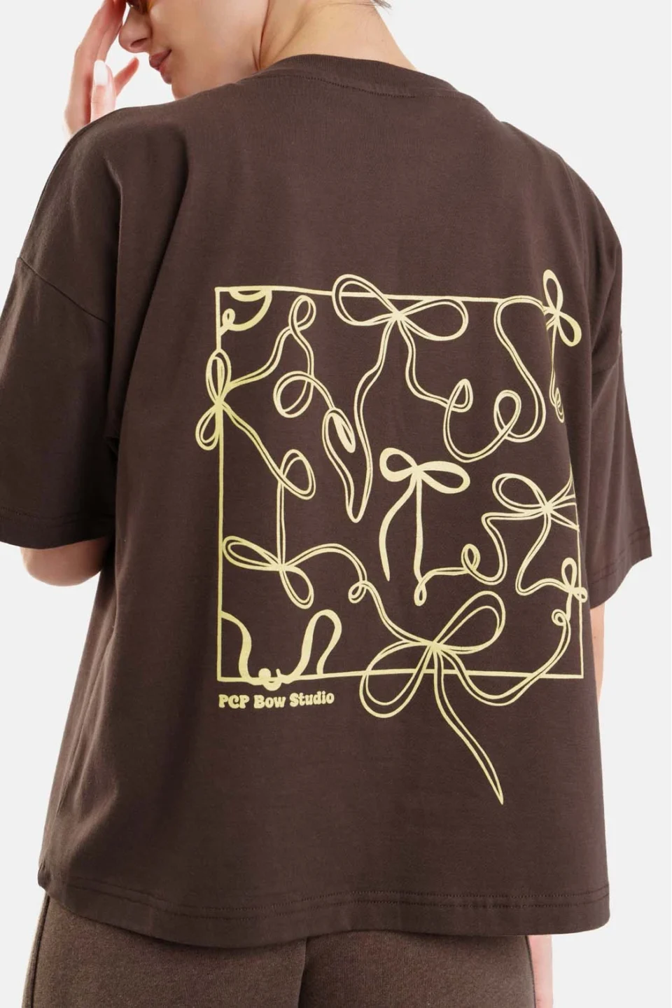 Woman Short Sleeve T-Shirt with embroidery and silk print - Bows Brown